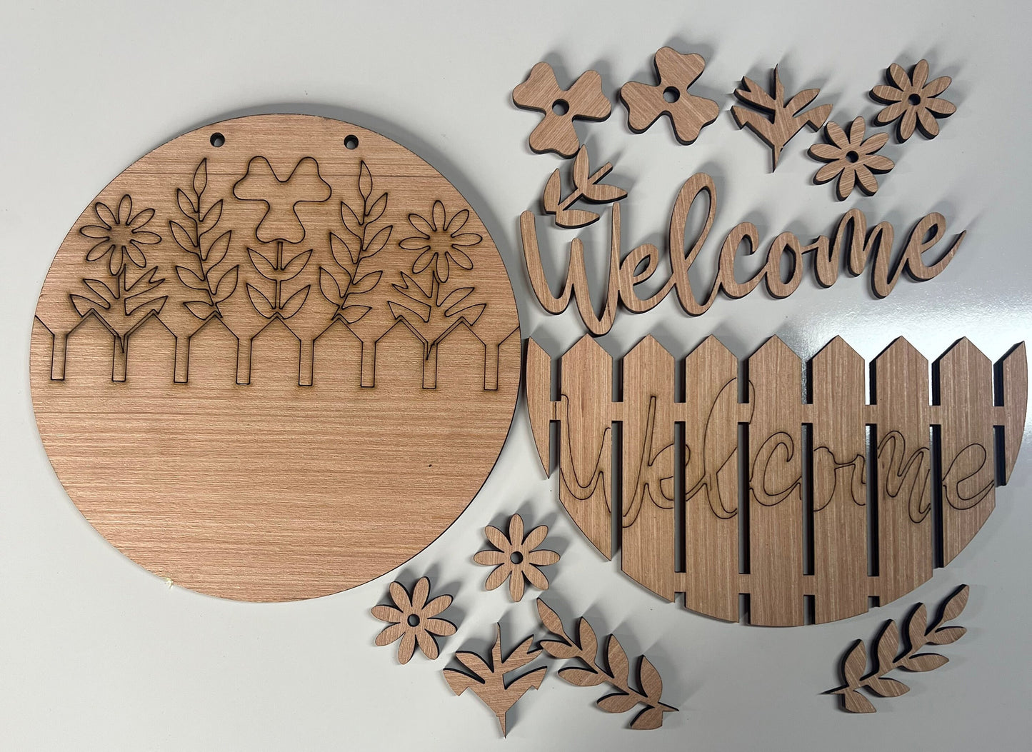 Welcome Fence and Flowers Door Hanger DiY
