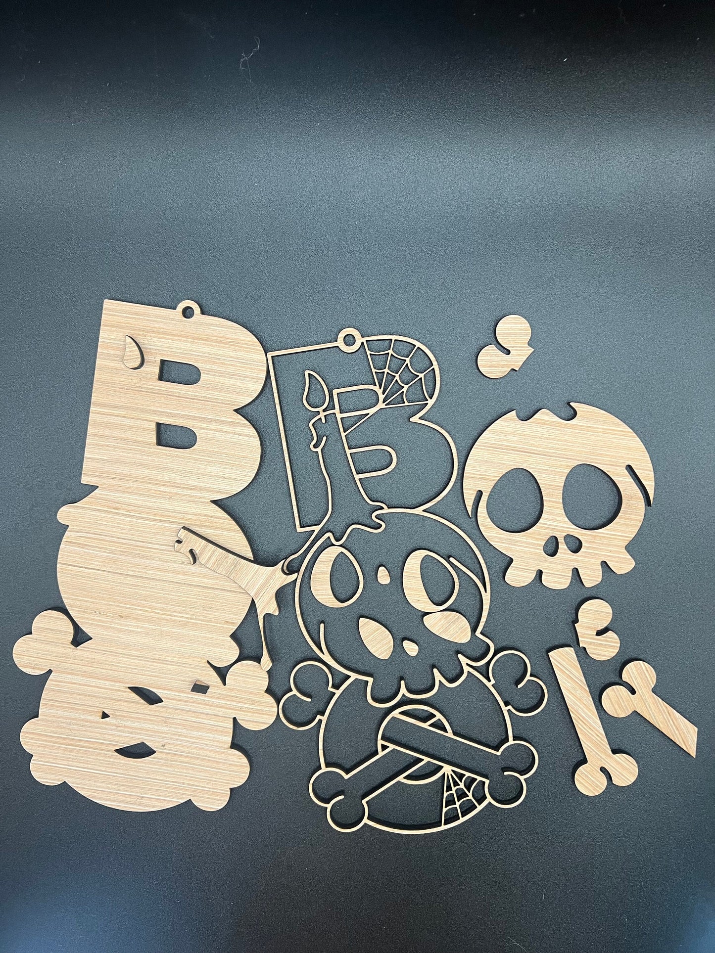18" BOO Skull Hanger DiY