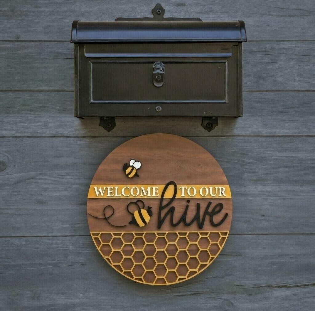 Welcome to our Hive Door Hanger DiY